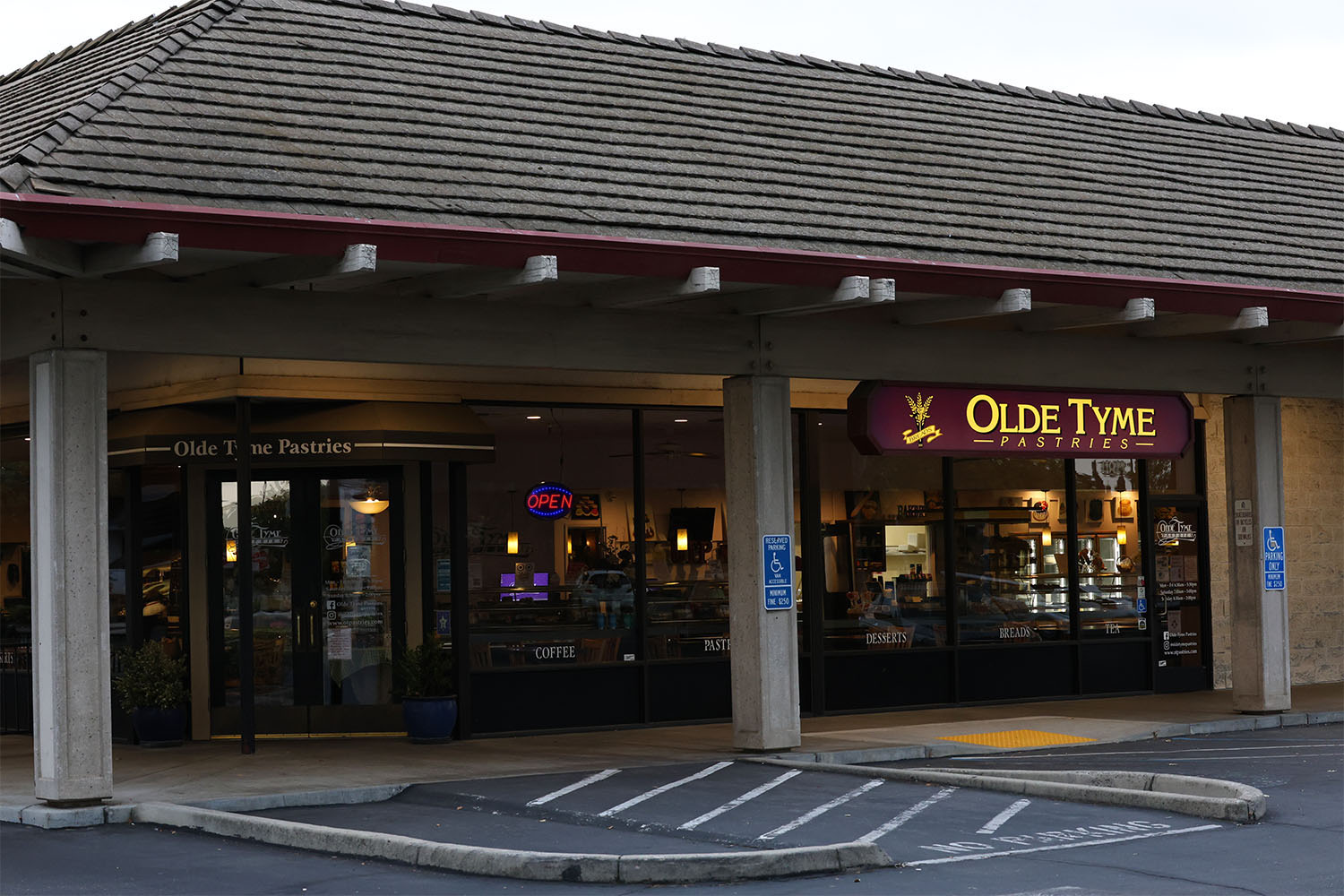 Front of Olde Tyme Pastries Building